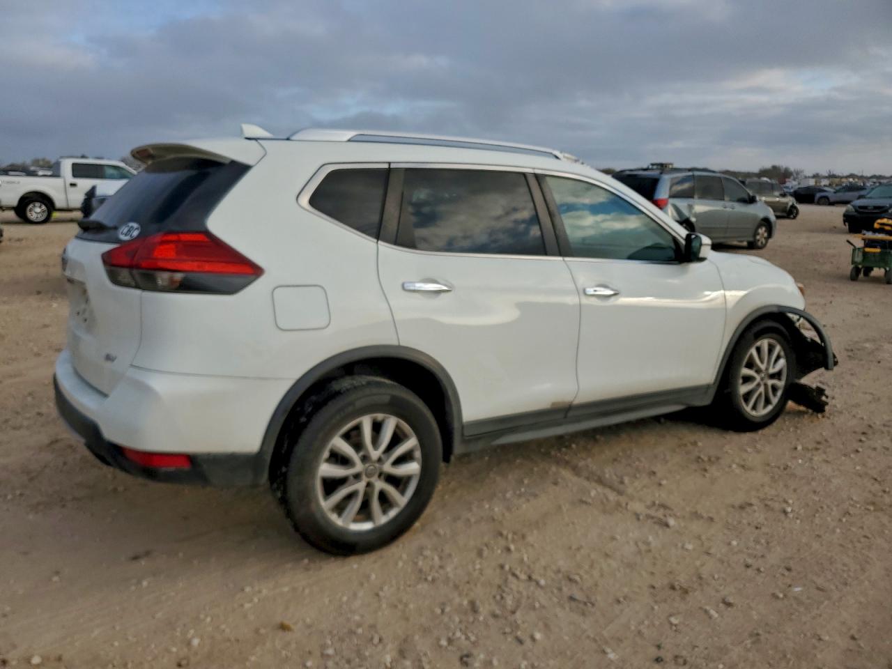 2017 NISSAN ROGUE S photo 3