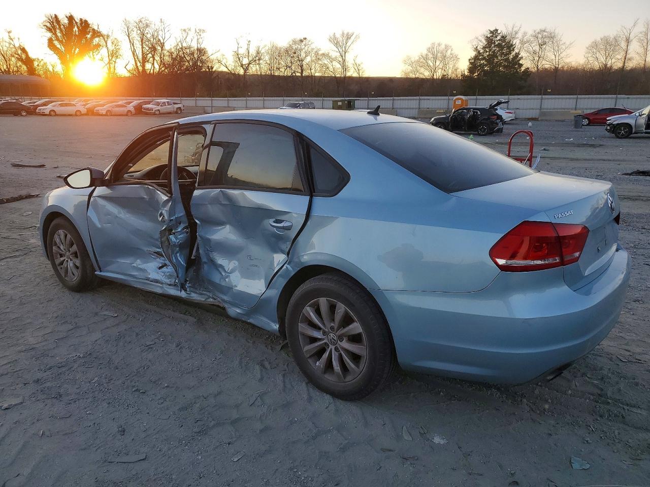 2012 VOLKSWAGEN PASSAT S photo 2