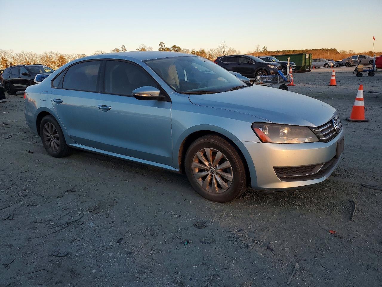 2012 VOLKSWAGEN PASSAT S photo 4