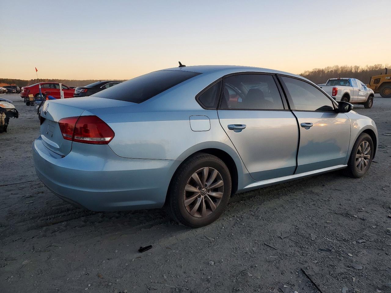 2012 VOLKSWAGEN PASSAT S photo 3