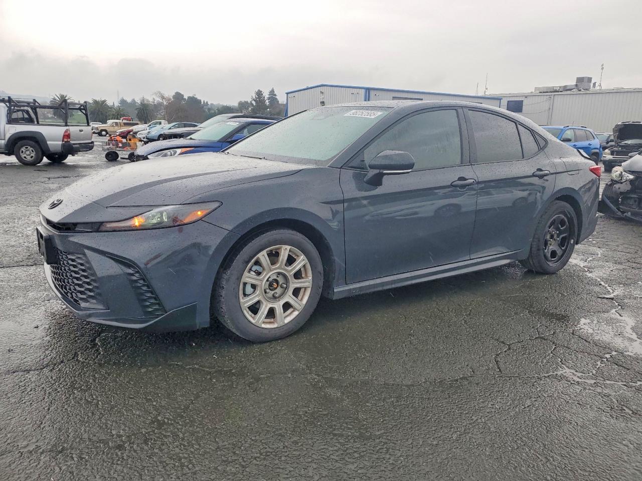2025 TOYOTA CAMRY