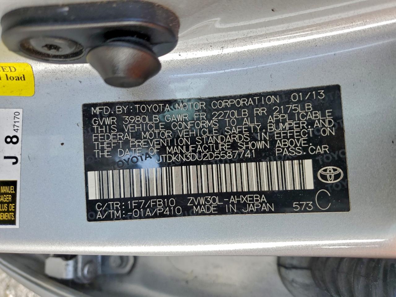 2013 TOYOTA PRIUS photo 23