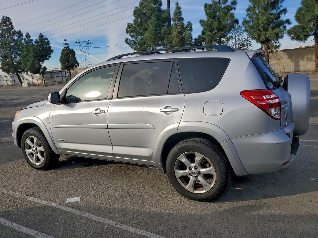 2010 TOYOTA RAV4 LIMITED photo 3