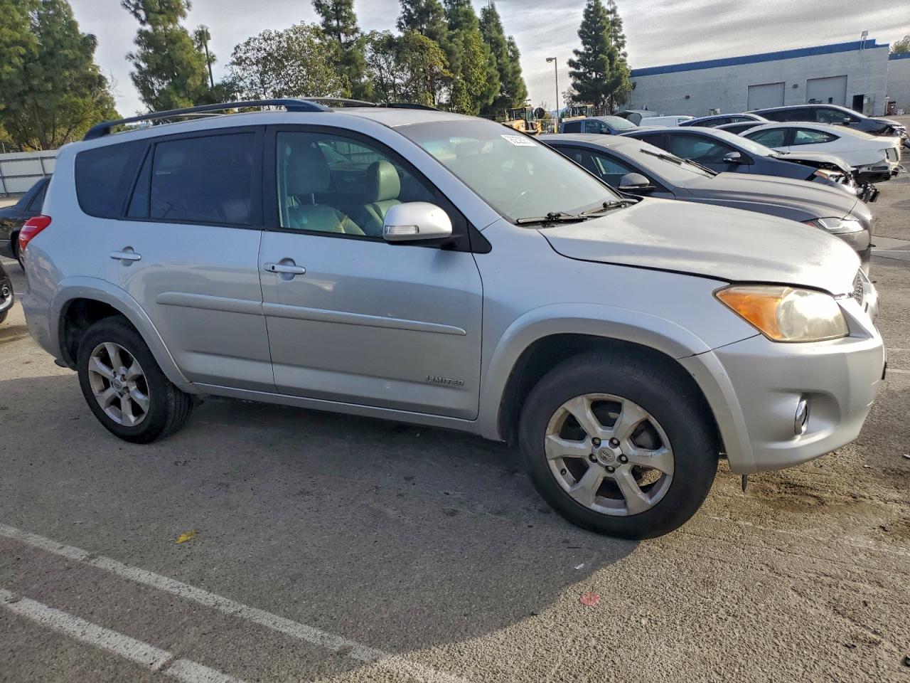 2010 TOYOTA RAV4 LIMITED photo 7
