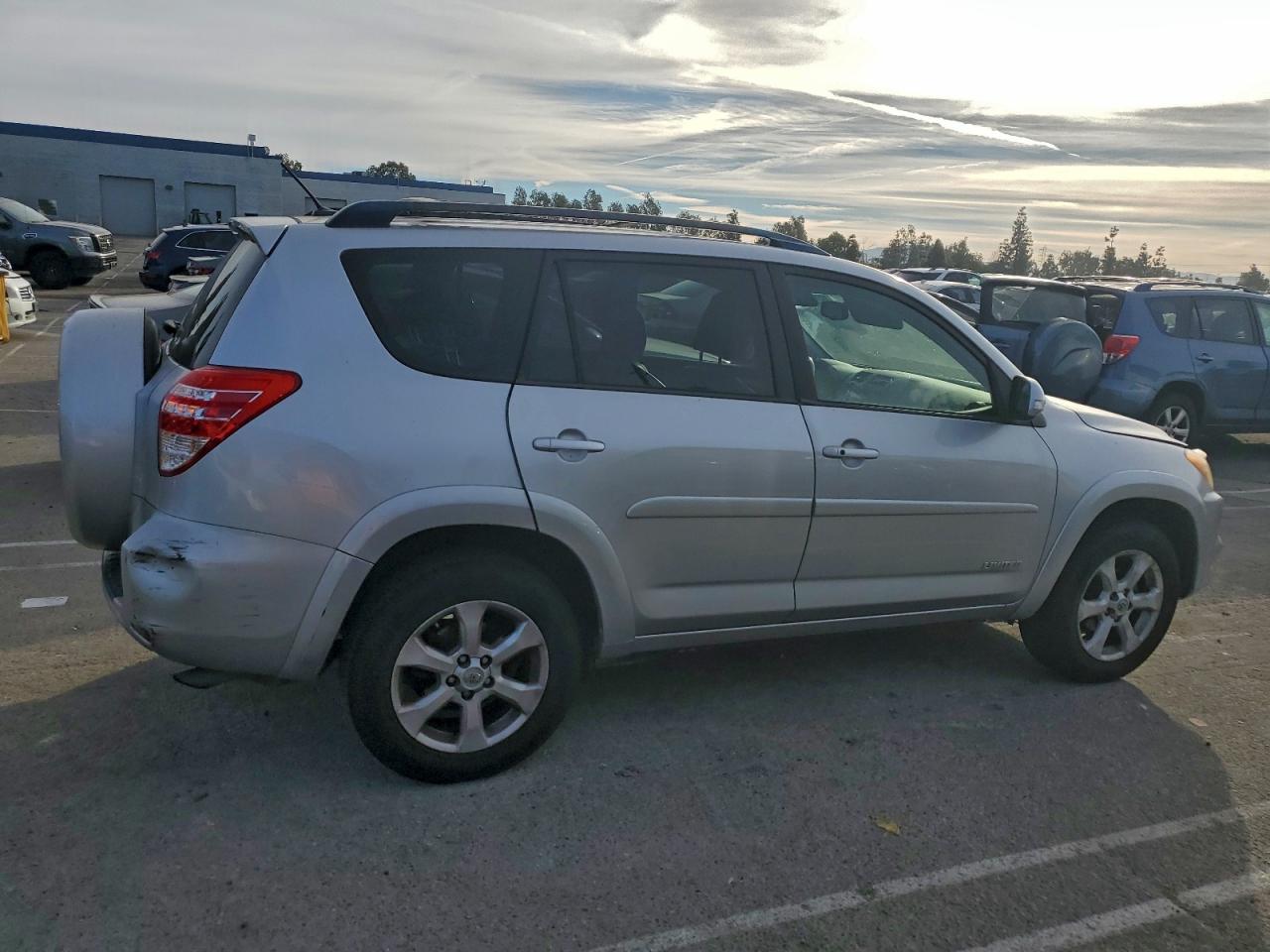 2010 TOYOTA RAV4 LIMITED photo 5