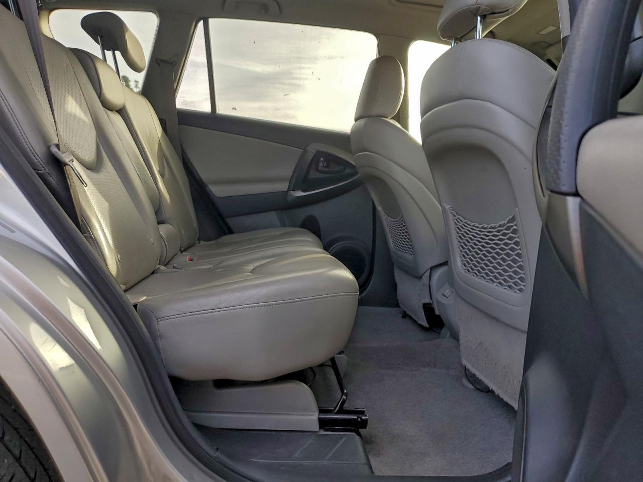 2010 TOYOTA RAV4 LIMITED photo 19
