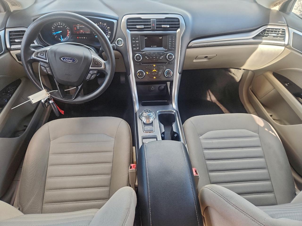 2017 FORD FUSION SE photo 8
