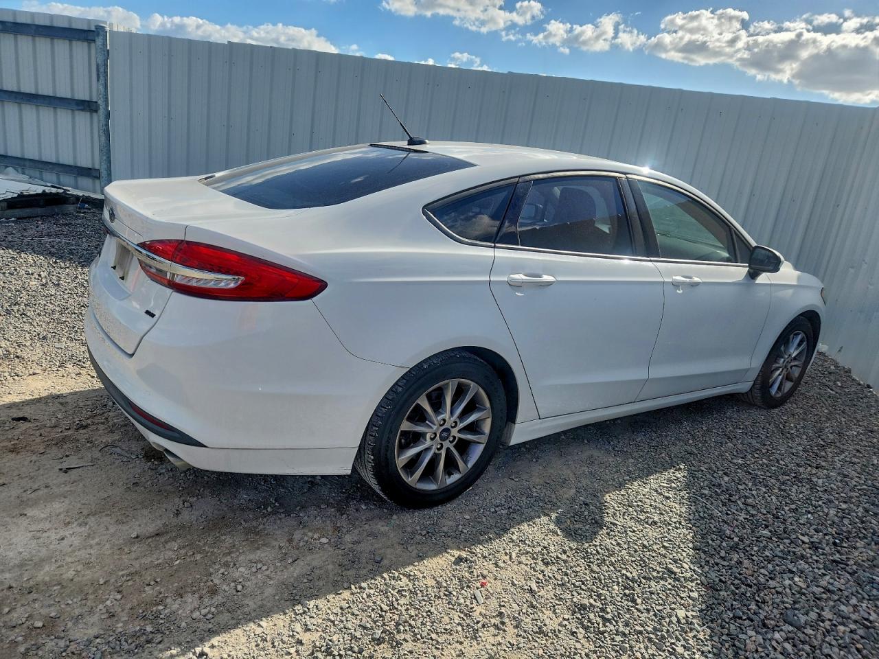 2017 FORD FUSION SE photo 3
