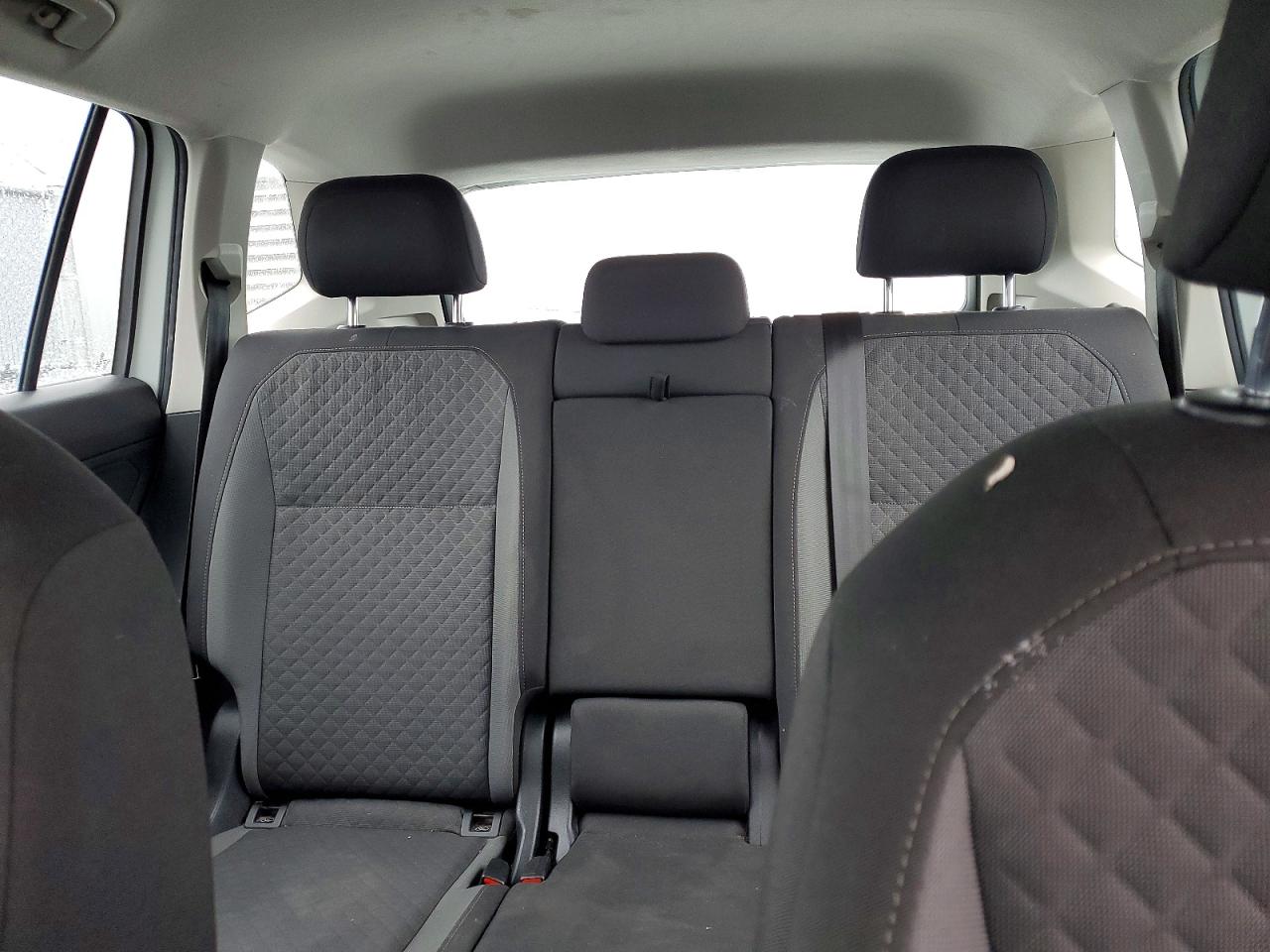 2020 VOLKSWAGEN TIGUAN S photo 10