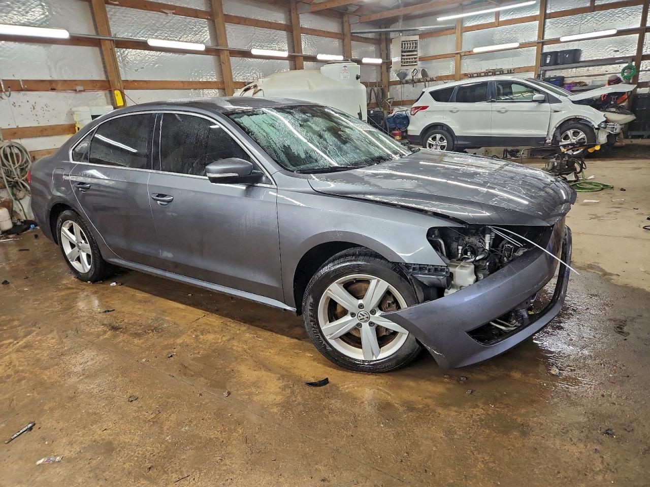 2015 VOLKSWAGEN PASSAT S photo 4