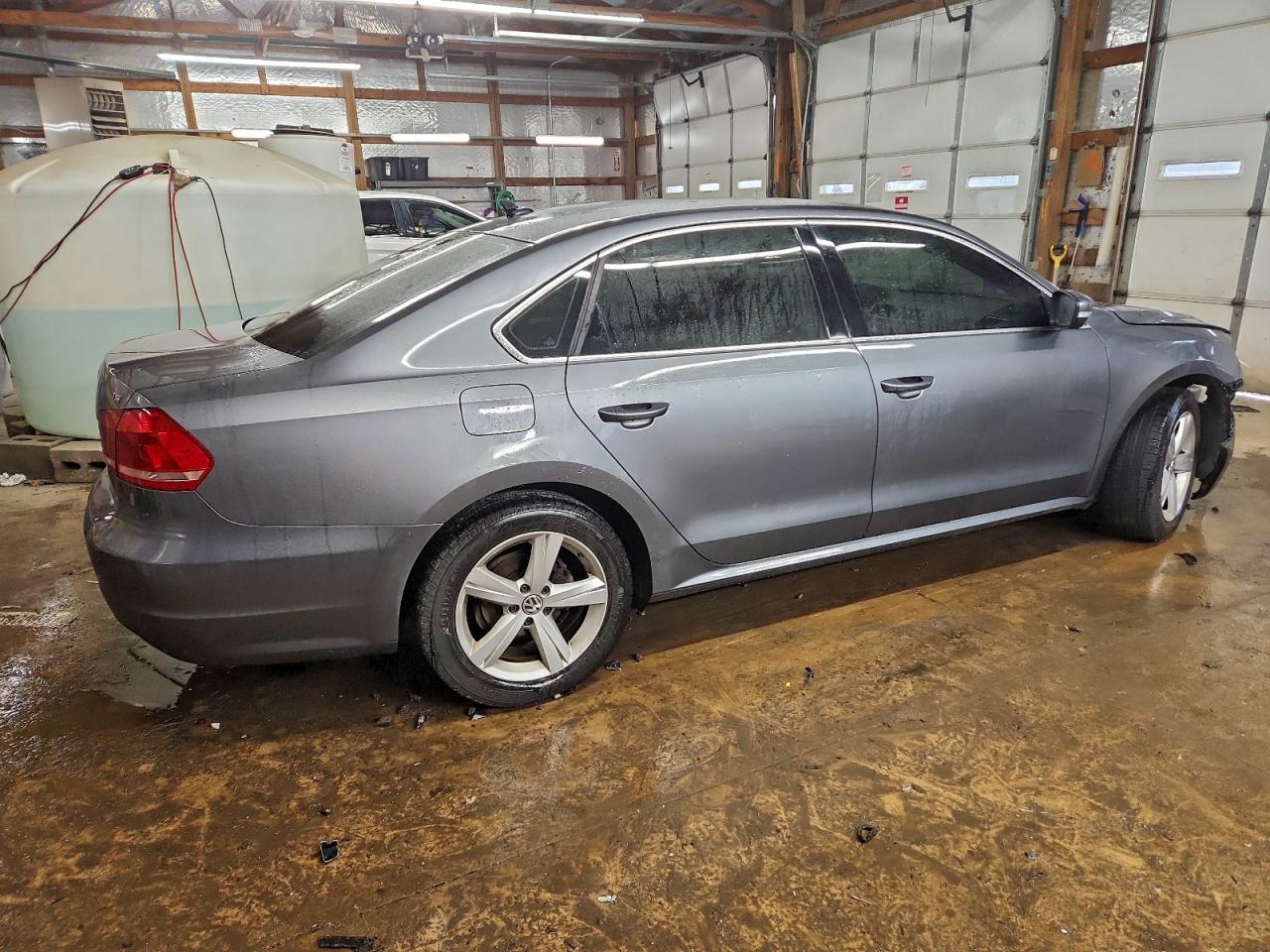 2015 VOLKSWAGEN PASSAT S photo 3