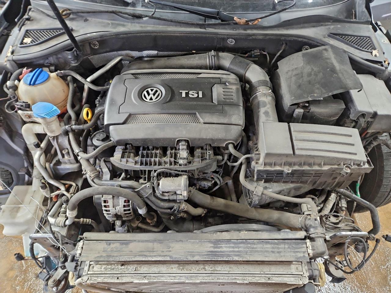 2015 VOLKSWAGEN PASSAT S photo 11