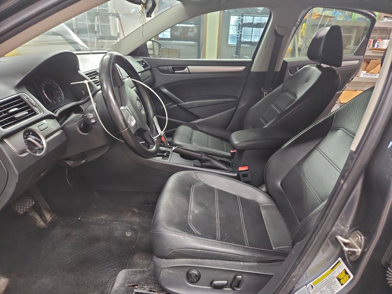 2015 VOLKSWAGEN PASSAT S photo 7