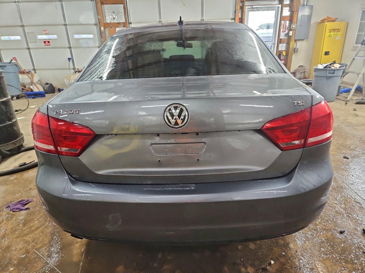 2015 VOLKSWAGEN PASSAT S photo 6