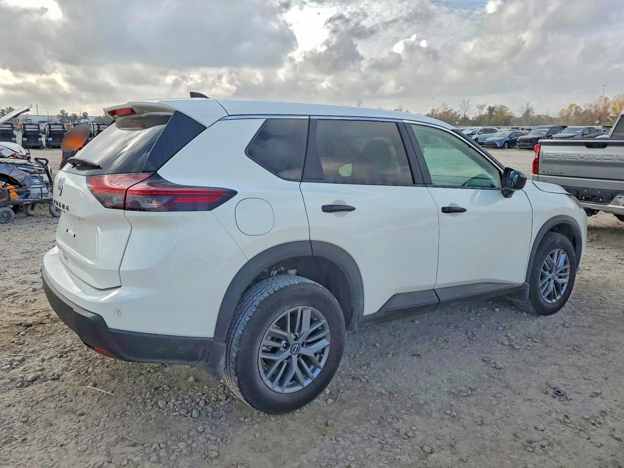 2025 NISSAN ROGUE S photo 3