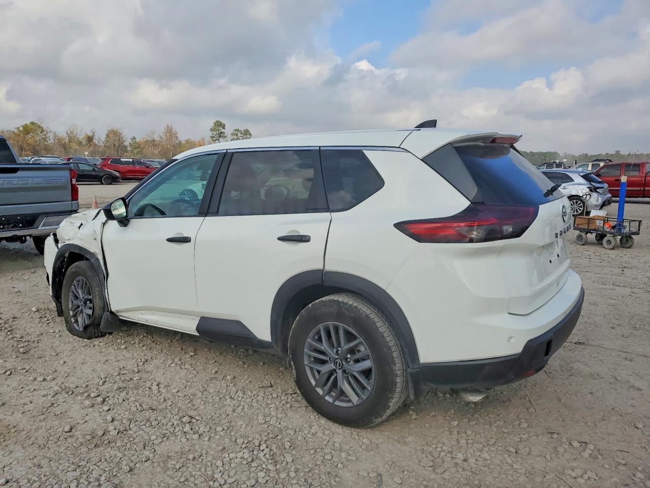 2025 NISSAN ROGUE S photo 2