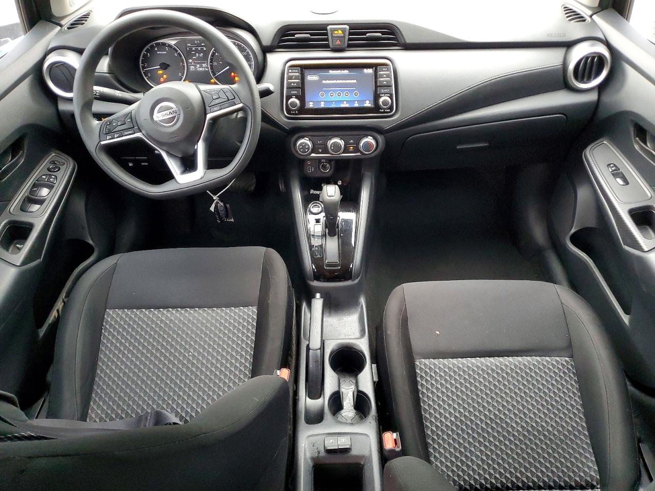 2021 NISSAN VERSA S photo 8