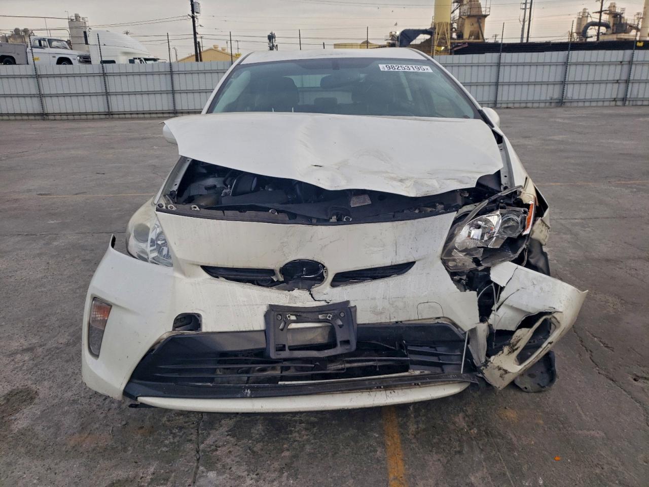 2015 TOYOTA PRIUS photo 5
