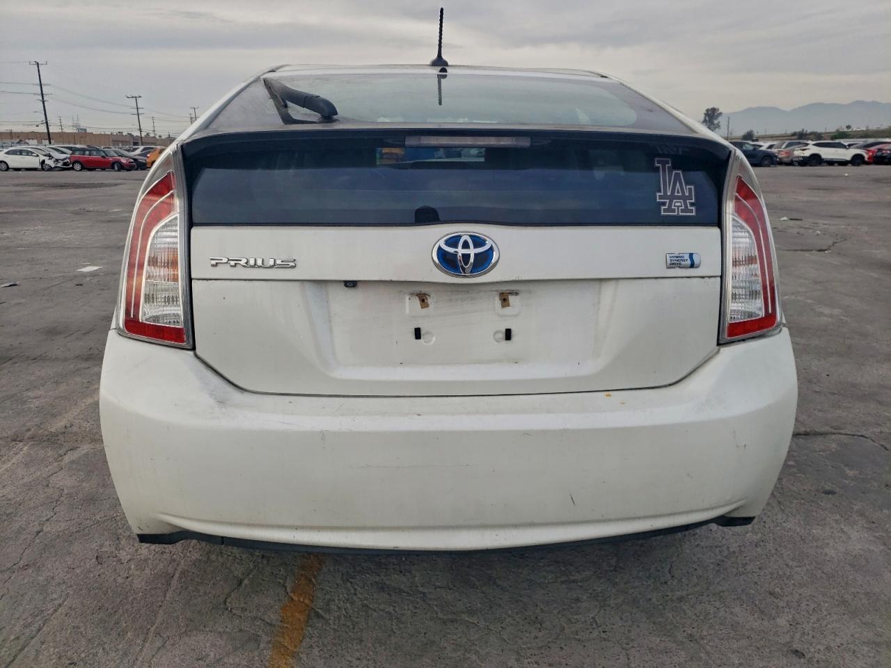 2015 TOYOTA PRIUS photo 6