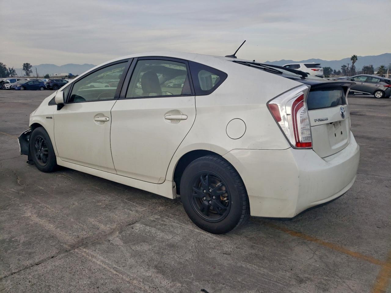 2015 TOYOTA PRIUS photo 2