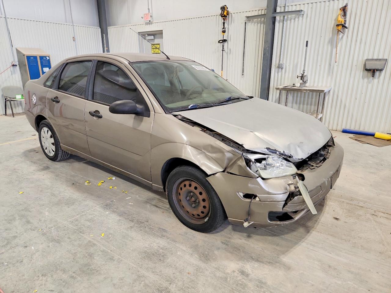 2005 FORD FOCUS ZX4 photo 4