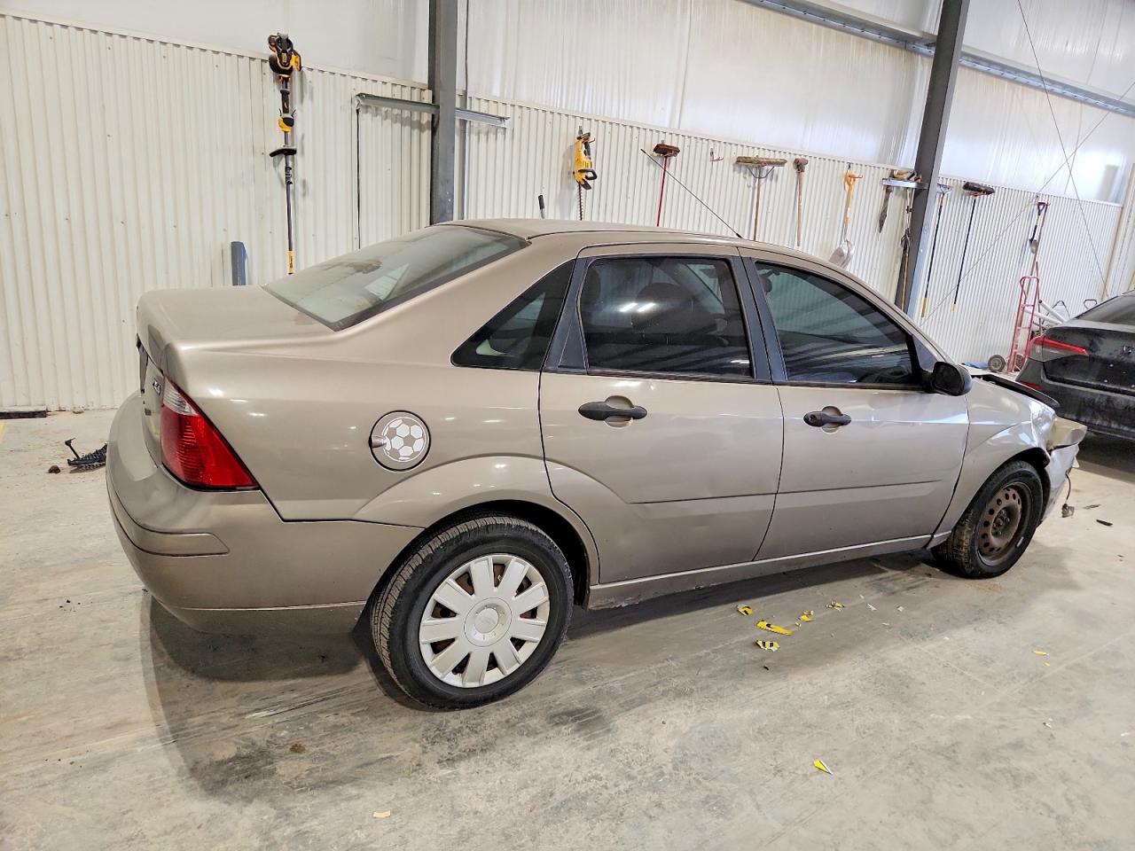 2005 FORD FOCUS ZX4 photo 3