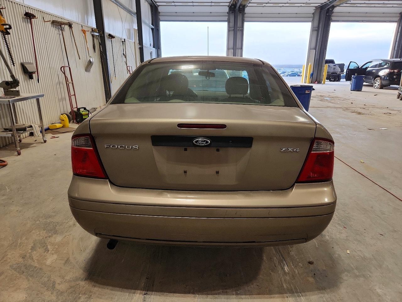 2005 FORD FOCUS ZX4 photo 6
