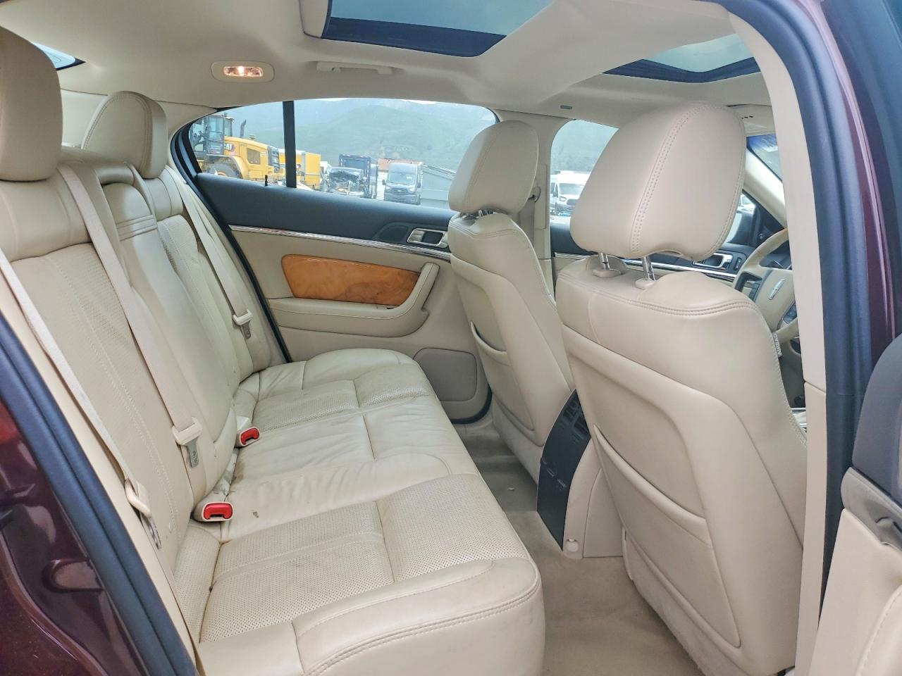 2011 LINCOLN MKS photo 10