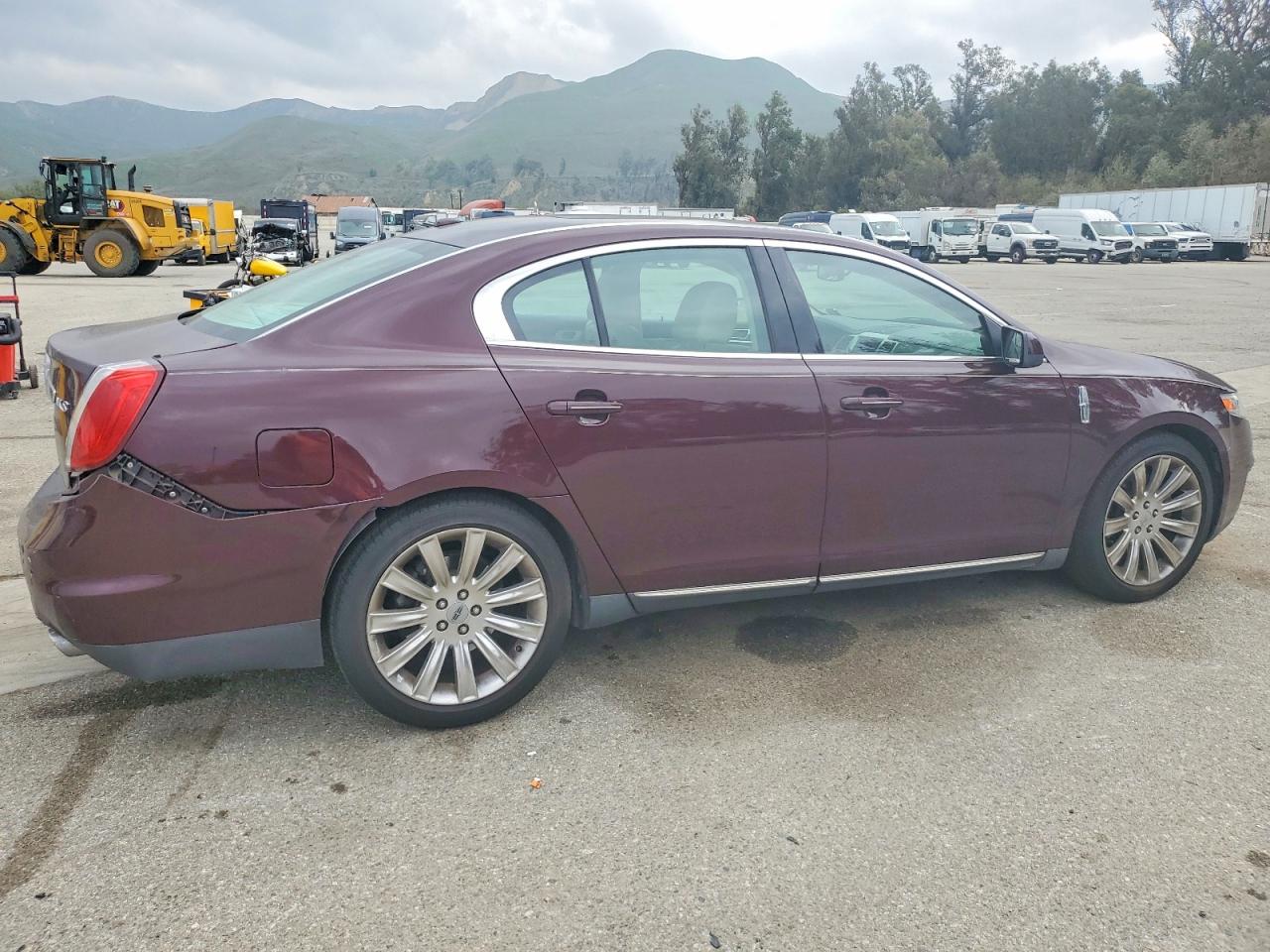 2011 LINCOLN MKS photo 3
