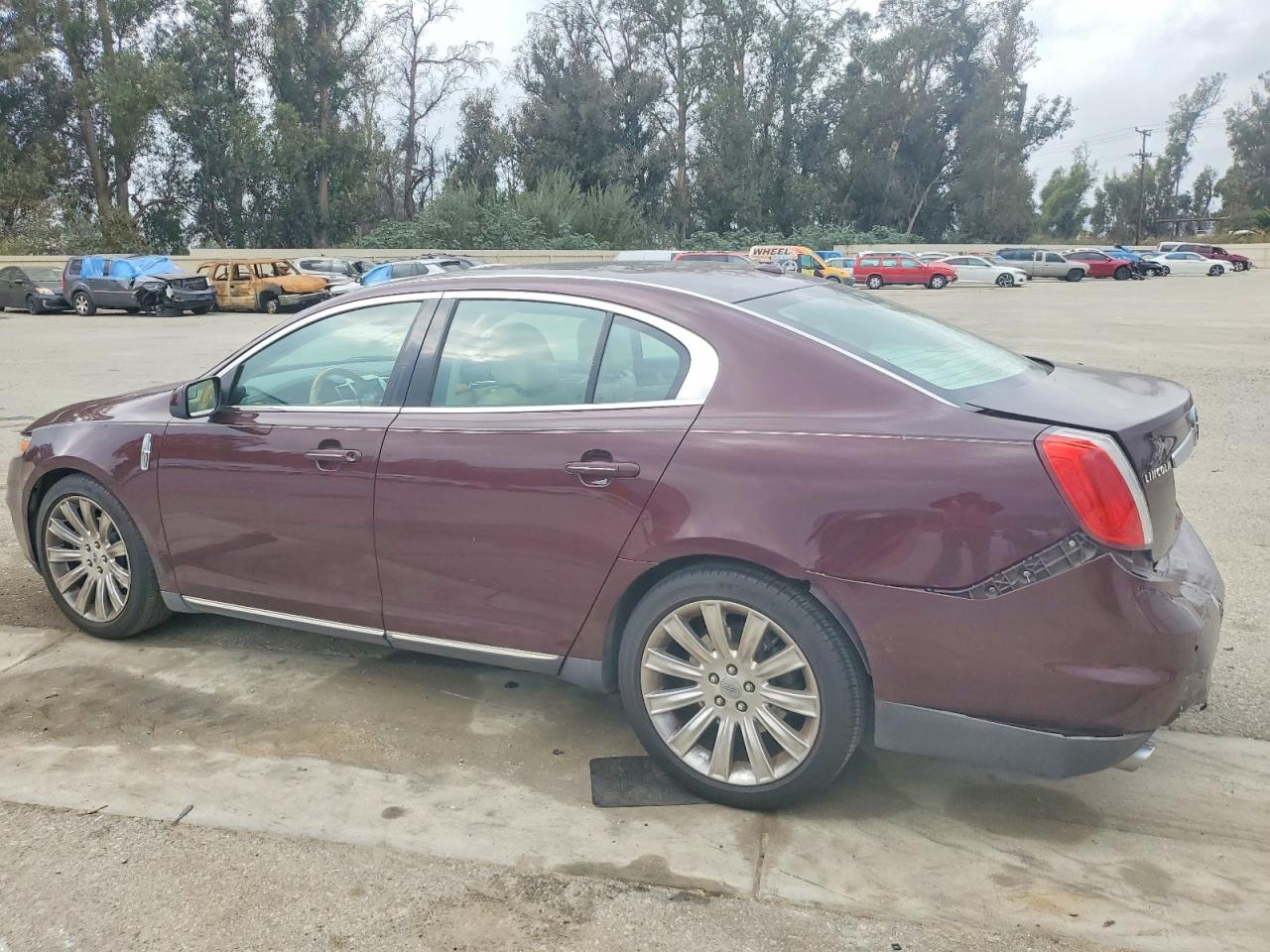 2011 LINCOLN MKS photo 2