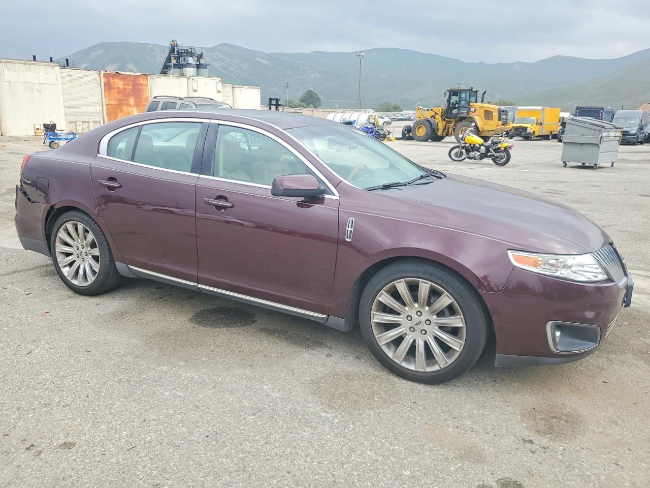 2011 LINCOLN MKS photo 4