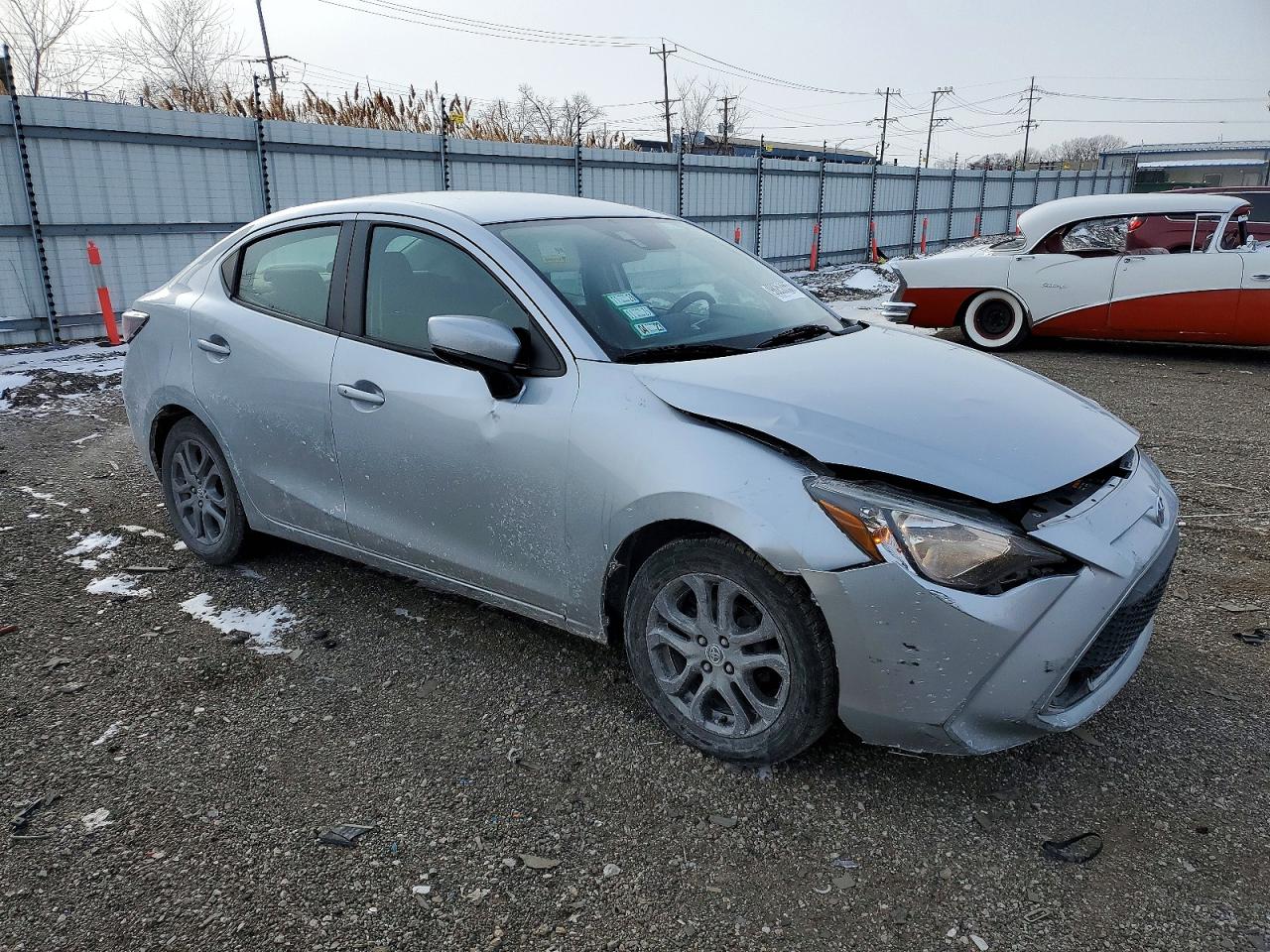2019 TOYOTA YARIS photo 10