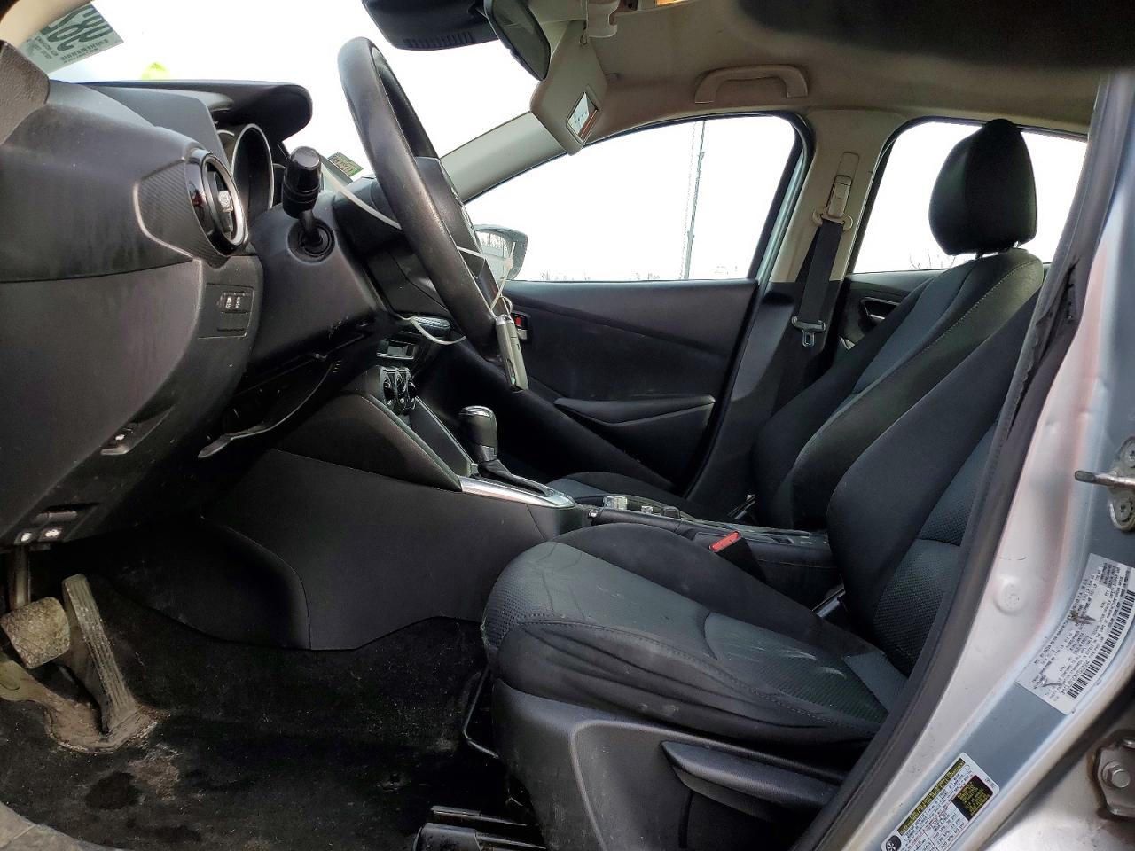 2019 TOYOTA YARIS photo 19