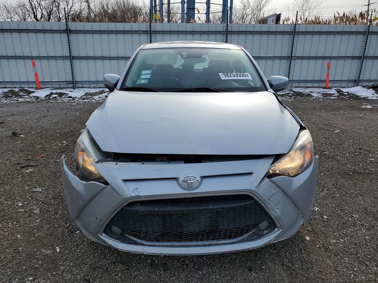 2019 TOYOTA YARIS photo 13