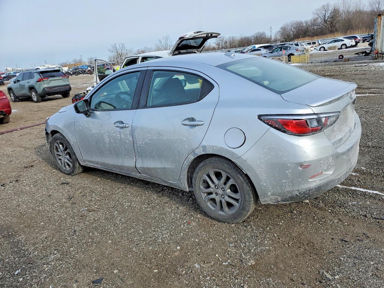 2019 TOYOTA YARIS photo 4