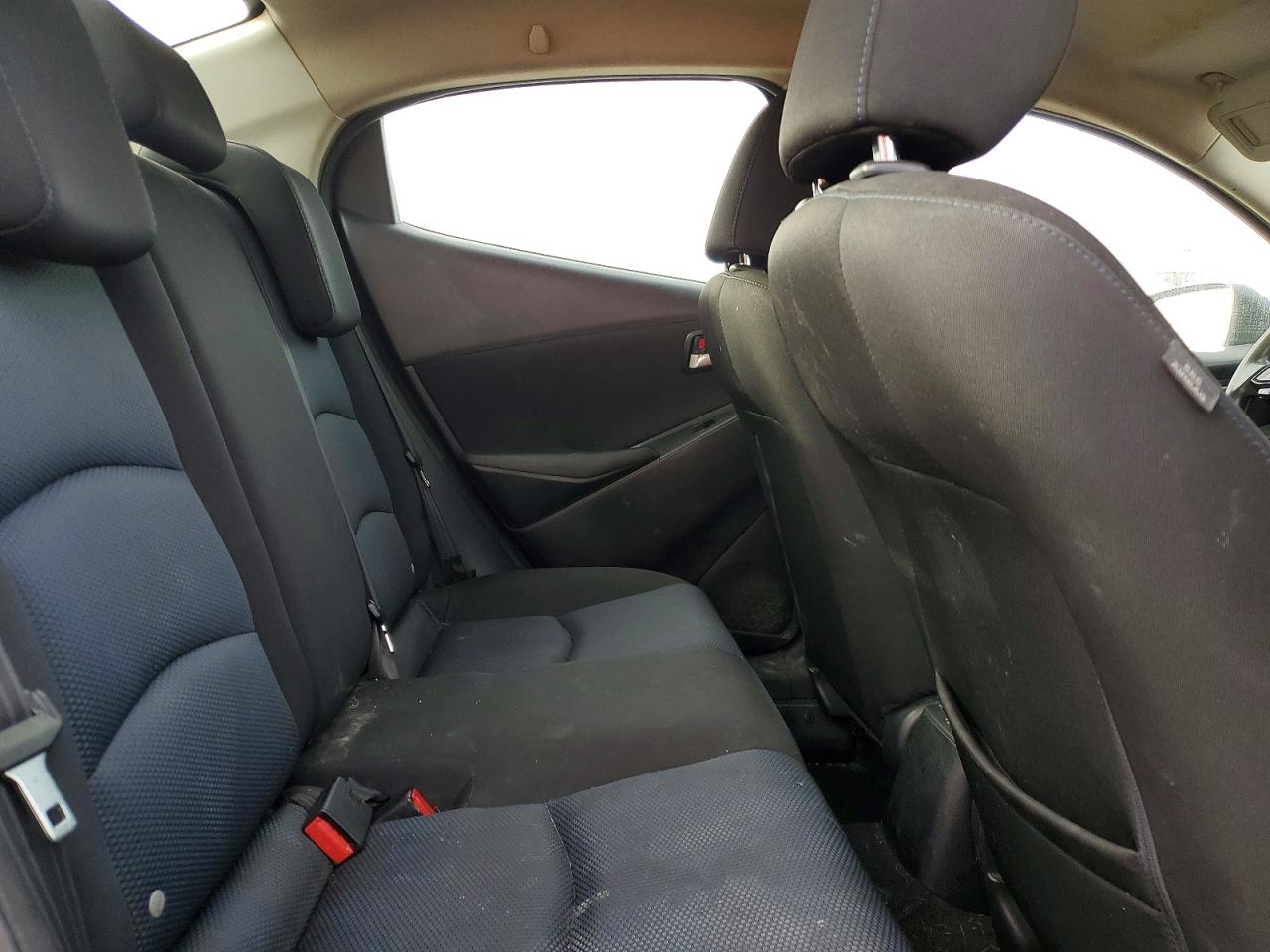 2019 TOYOTA YARIS photo 28