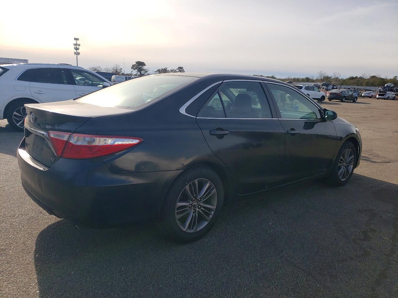 2016 TOYOTA CAMRY LE photo 5