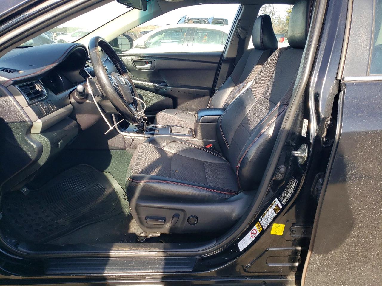 2016 TOYOTA CAMRY LE photo 13