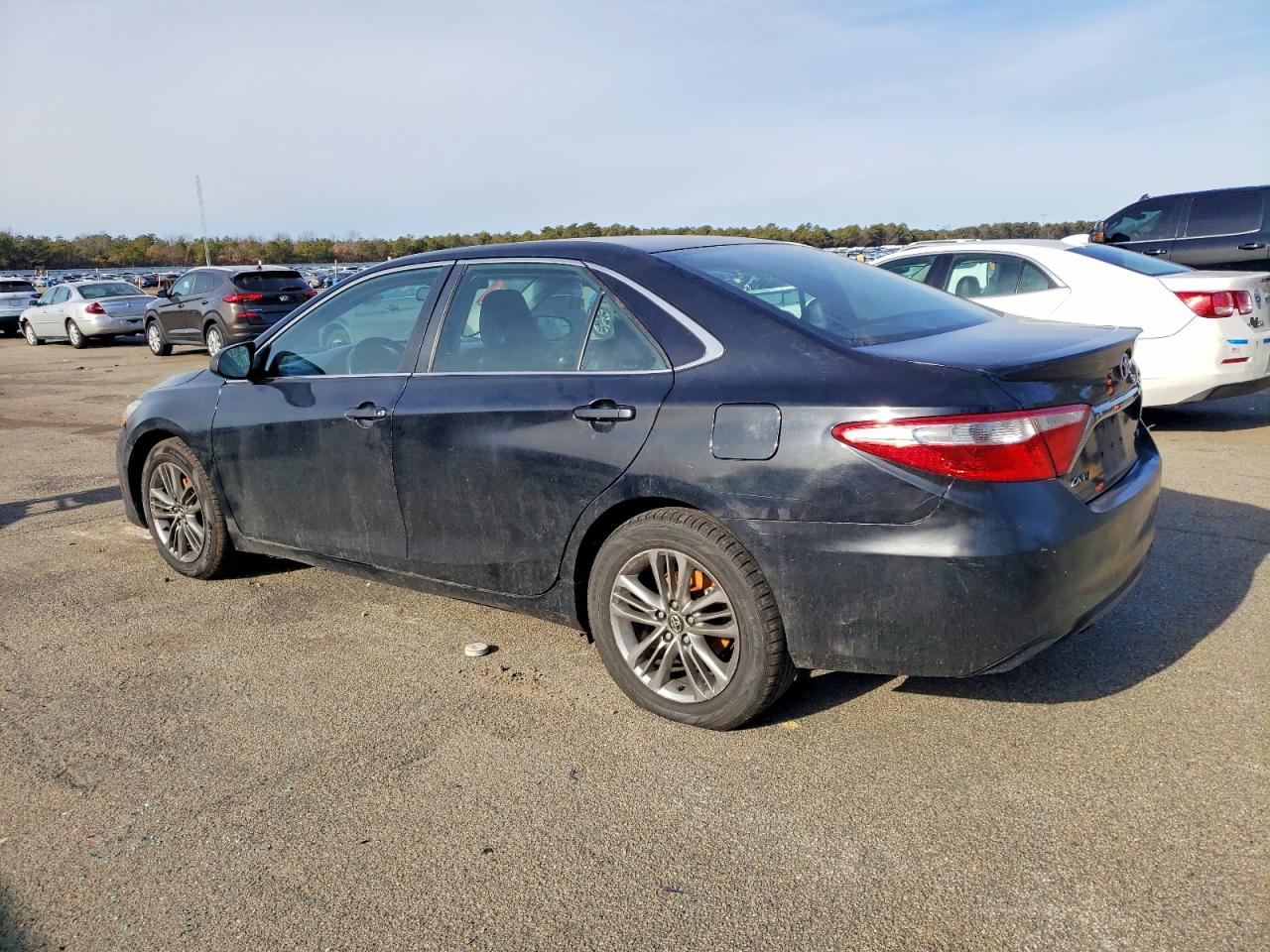 2016 TOYOTA CAMRY LE photo 3