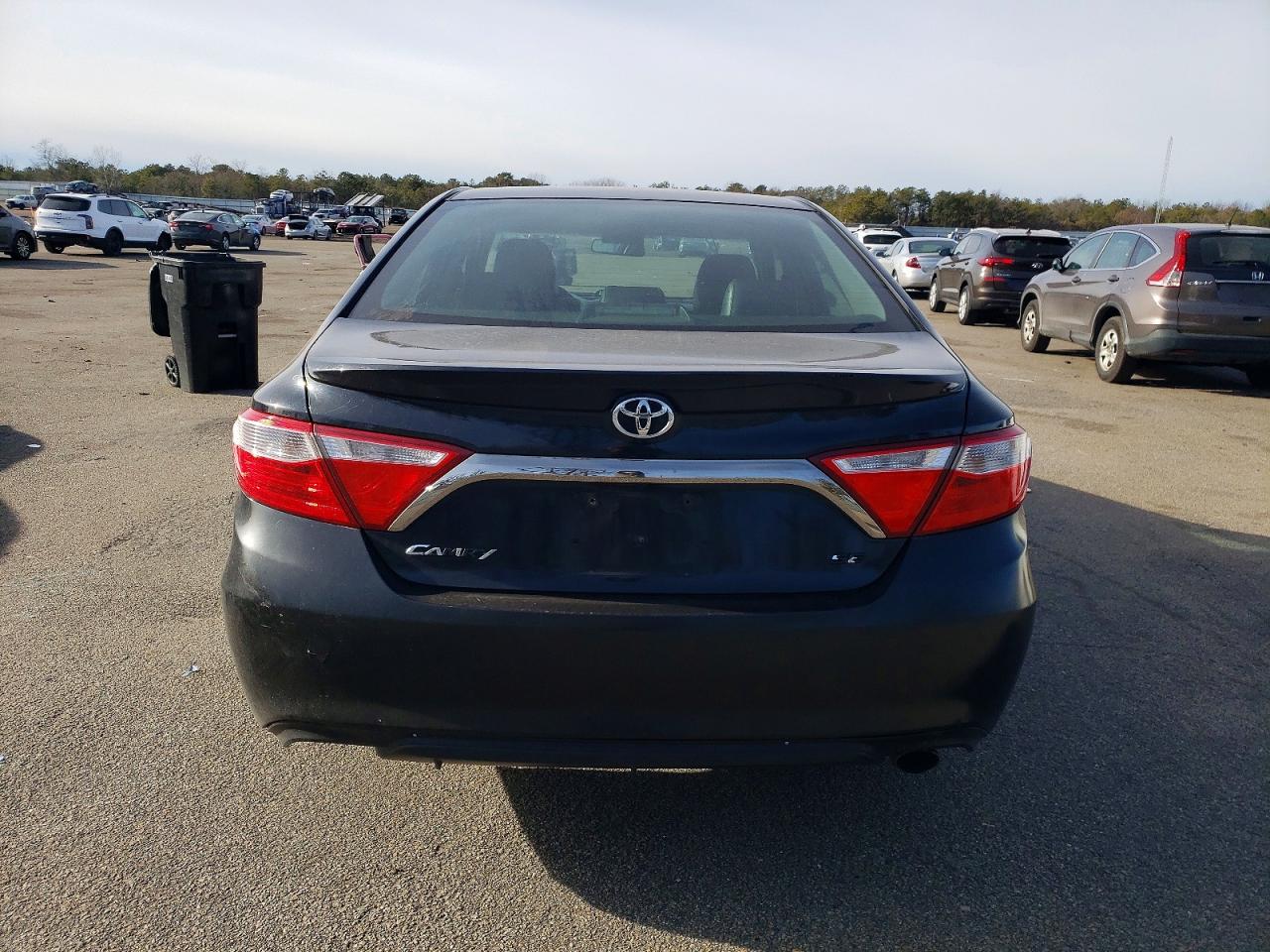 2016 TOYOTA CAMRY LE photo 11