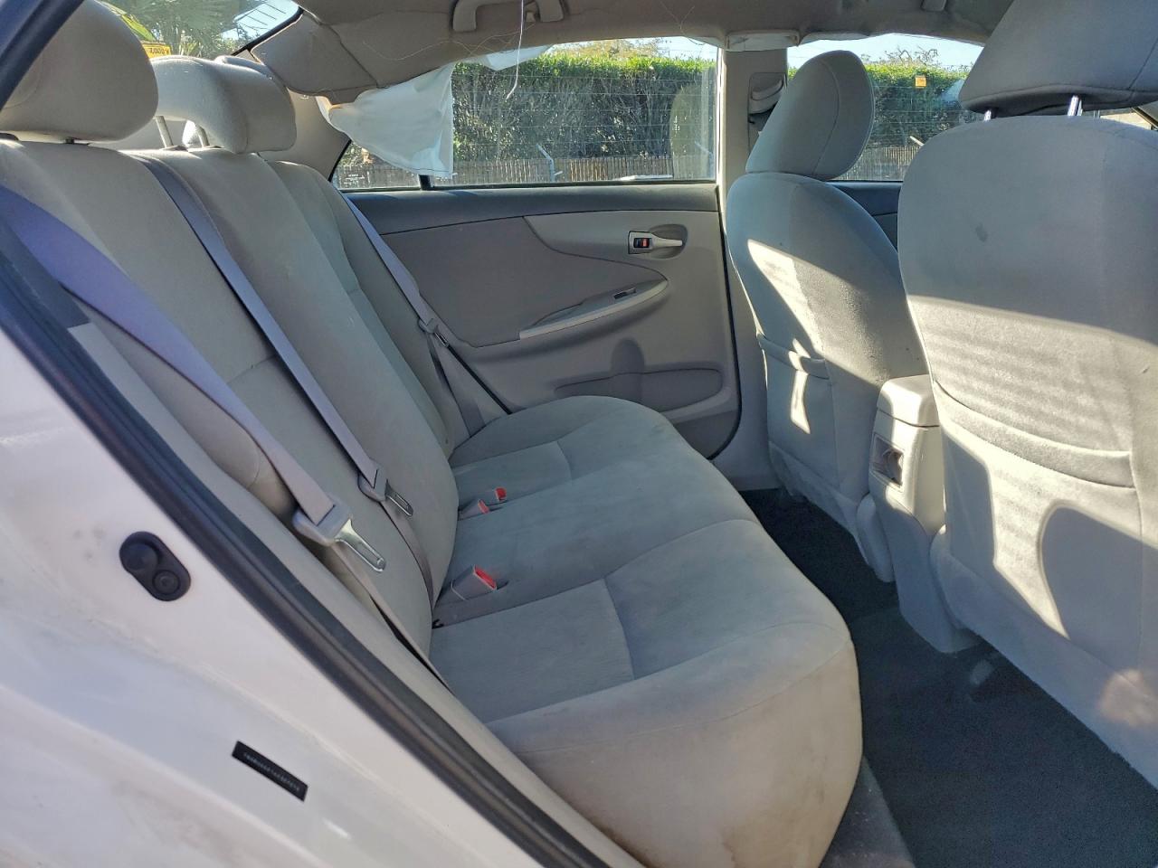 2010 TOYOTA COROLLA BASE photo 19