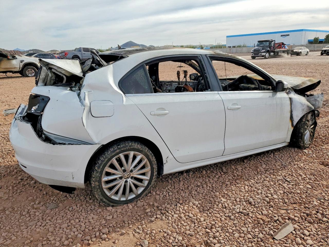 2016 VOLKSWAGEN JETTA photo 3