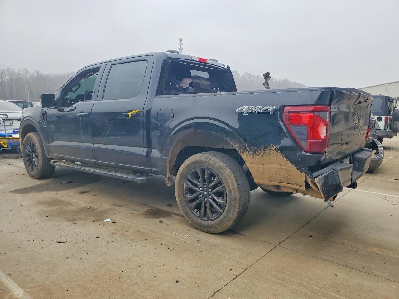 2024 FORD F150 XLT photo 2