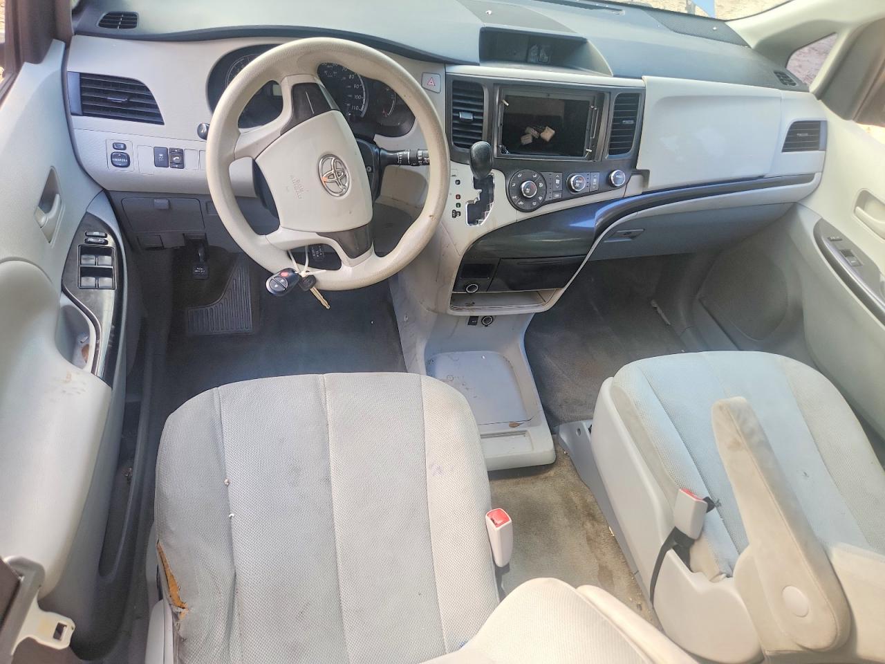 2013 TOYOTA SIENNA photo 22