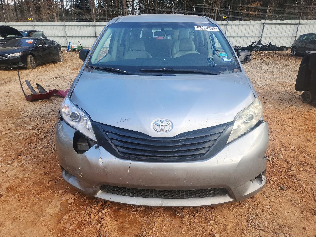 2013 TOYOTA SIENNA photo 13