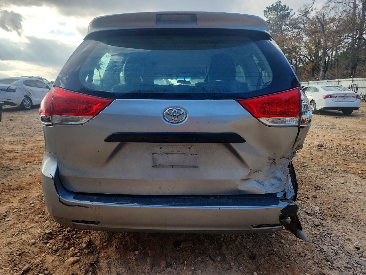 2013 TOYOTA SIENNA photo 16