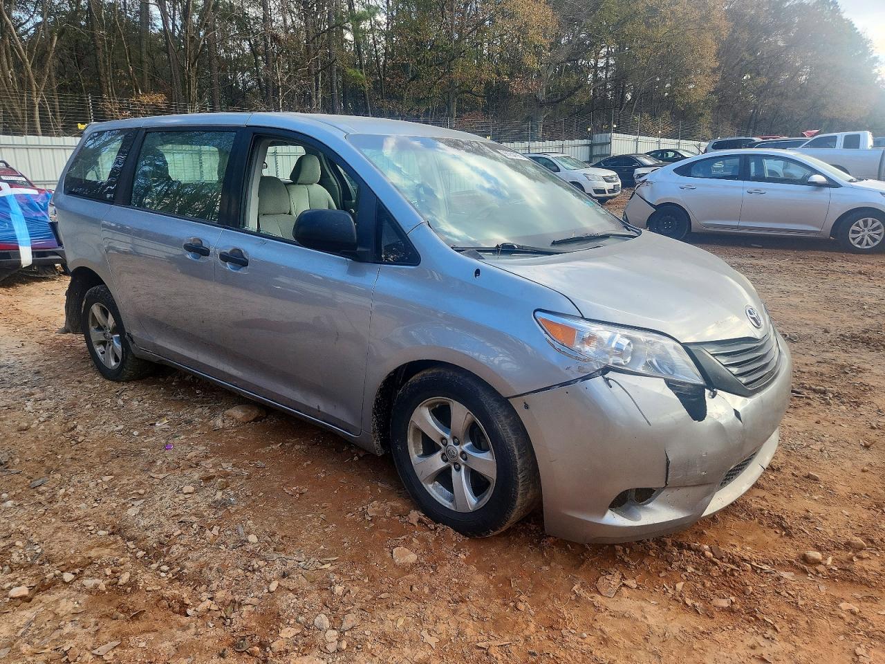 2013 TOYOTA SIENNA photo 10