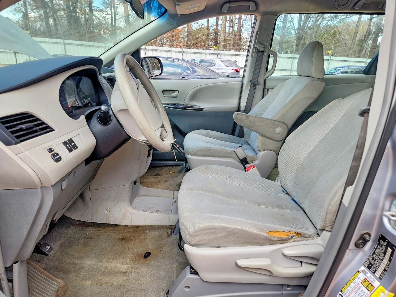 2013 TOYOTA SIENNA photo 19
