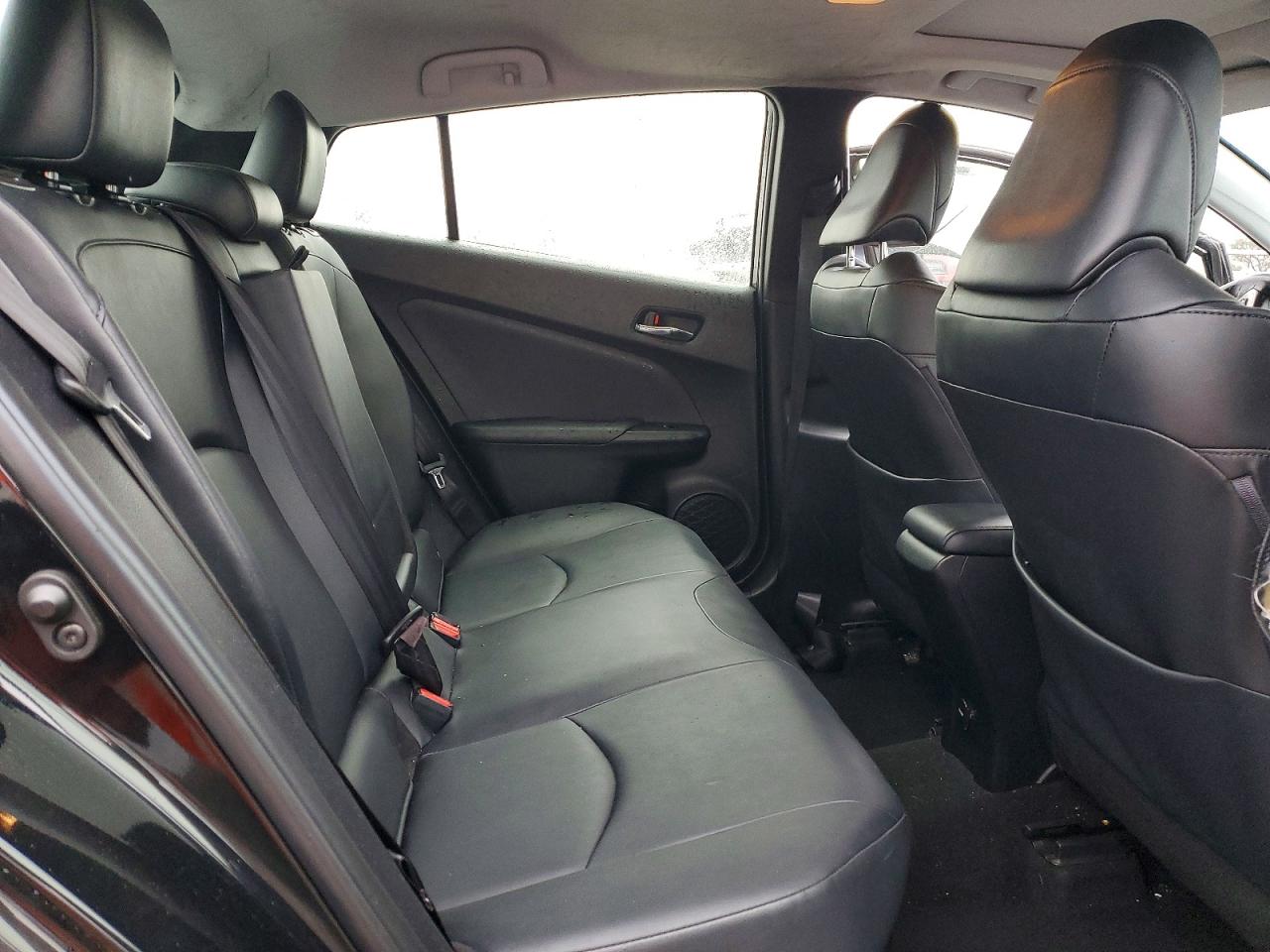 2017 TOYOTA PRIUS photo 19