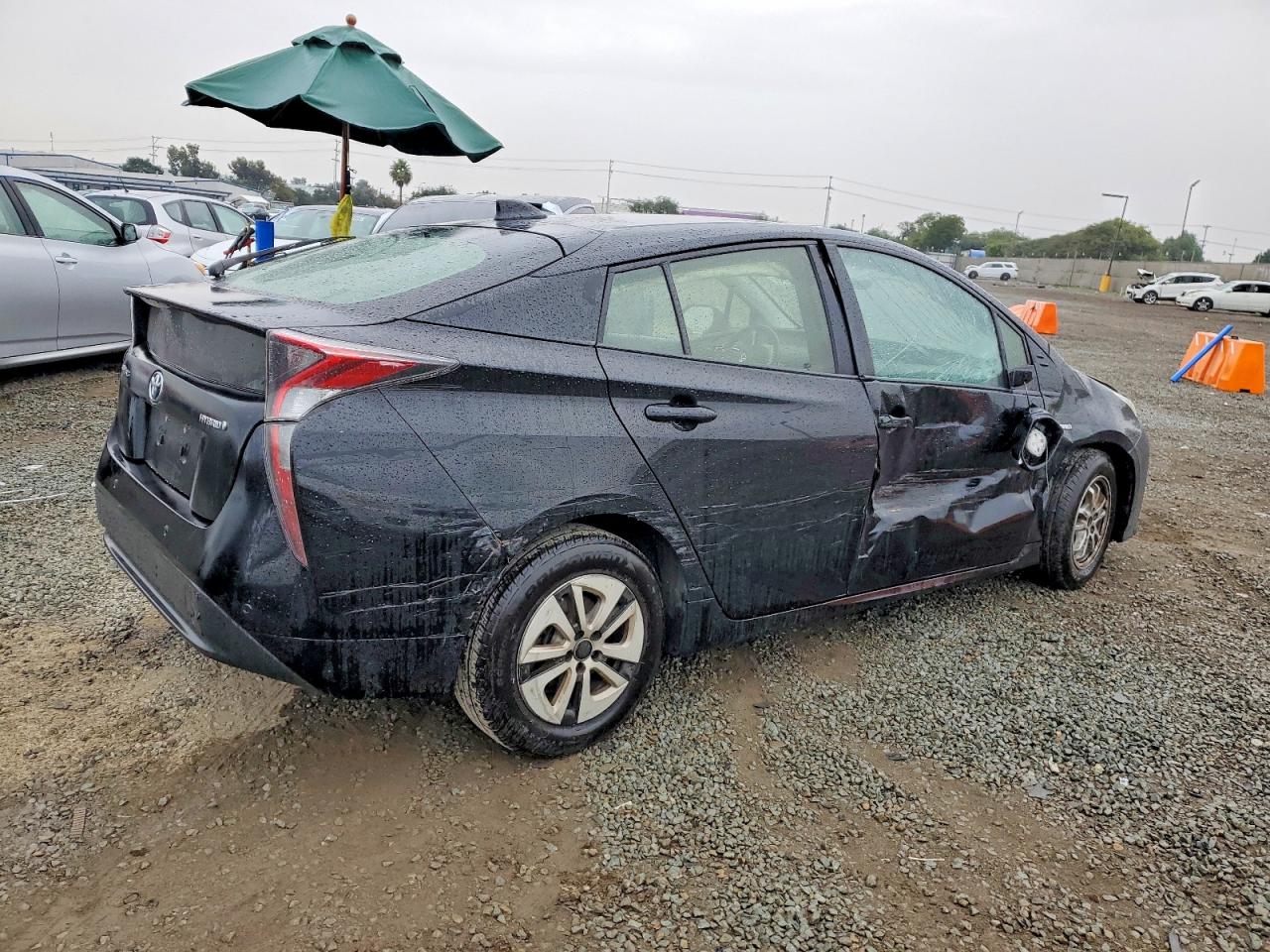 2017 TOYOTA PRIUS photo 5